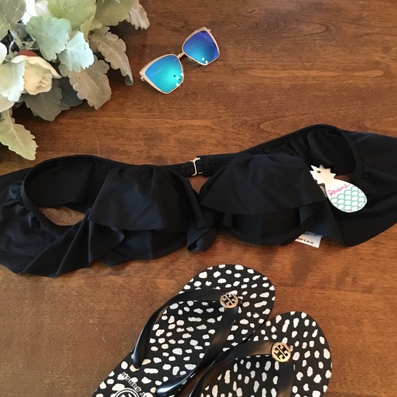 SALE! Ruffled Sweetheart Bandeau Bikini Top - Picture 3 of 4